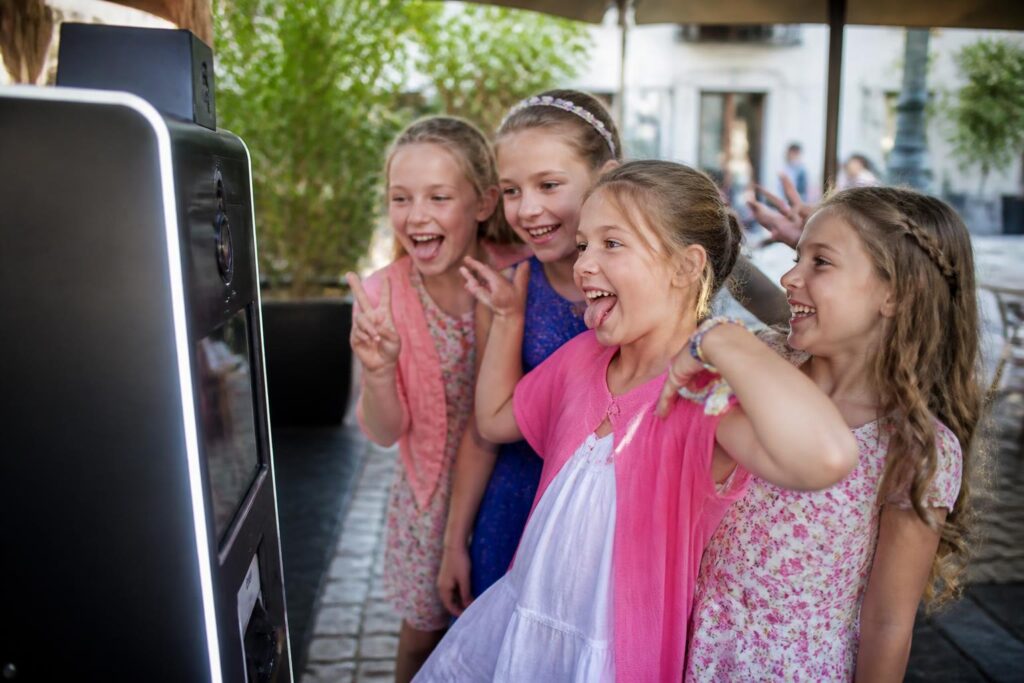 découvrez des idées créatives et amusantes pour animer un photo booth enfant et immortaliser des moments inoubliables lors de vos événements.
