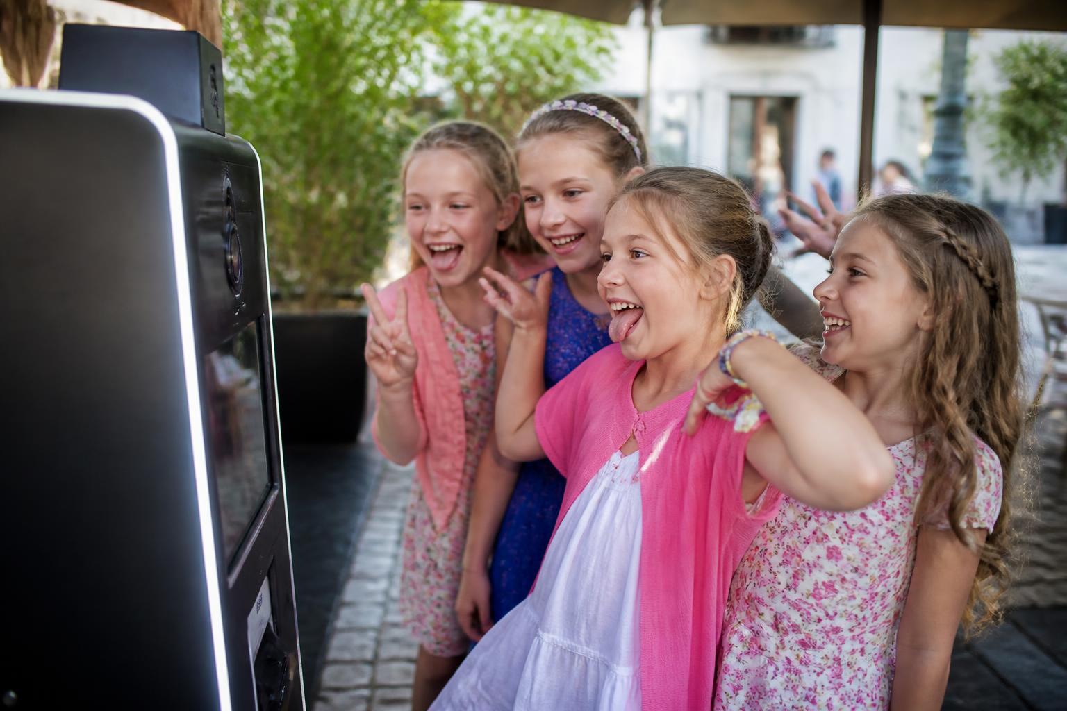découvrez des idées créatives et amusantes pour animer un photo booth enfant et immortaliser des moments inoubliables lors de vos événements.